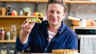 Джейми Оливър взел £5,2 млн. от почти фалиралата си компания