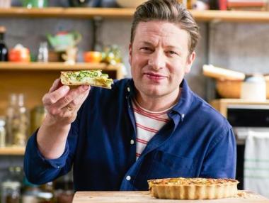 Джейми Оливър взел £5,2 млн. от почти фалиралата си компания