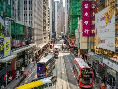 Най-богатият човек в Хонконг дарява $128 млн.  на местния бизнес