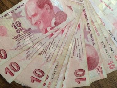 Турската лира поскъпва след позитивни туитове на Тръмп за Турция