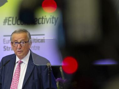 Юнкер: Brexit без сделка ще доведе до „упадъка“ на Великобритания