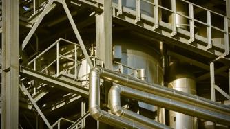 Промишленото производство продължава спада си