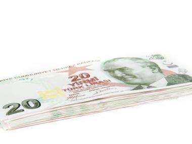 Турската лира продължава да отслабва заради ударите в Сирия