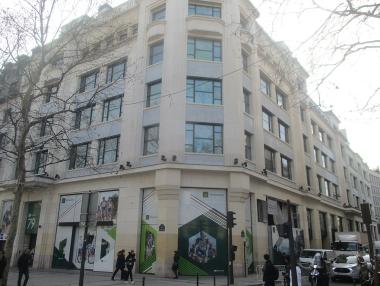 Nike купи рекордно скъп имот на Шанз-Елизе