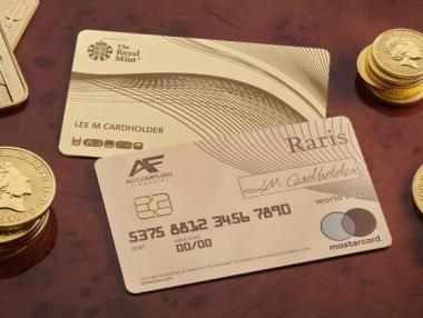 Британският монетен двор направи банкова карта от злато