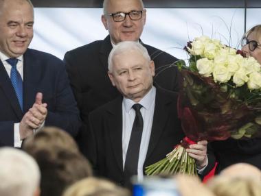 Управляващите в Полша отново печелят изборите