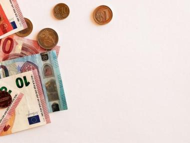 Краят на туристическия сезон върна дефлацията в България