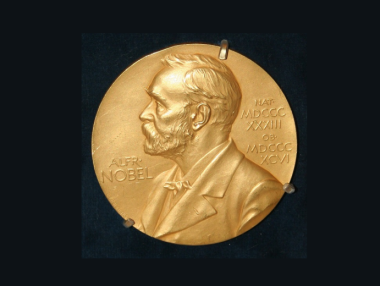 Трима професори си поделят Нобеловата награда за икономика