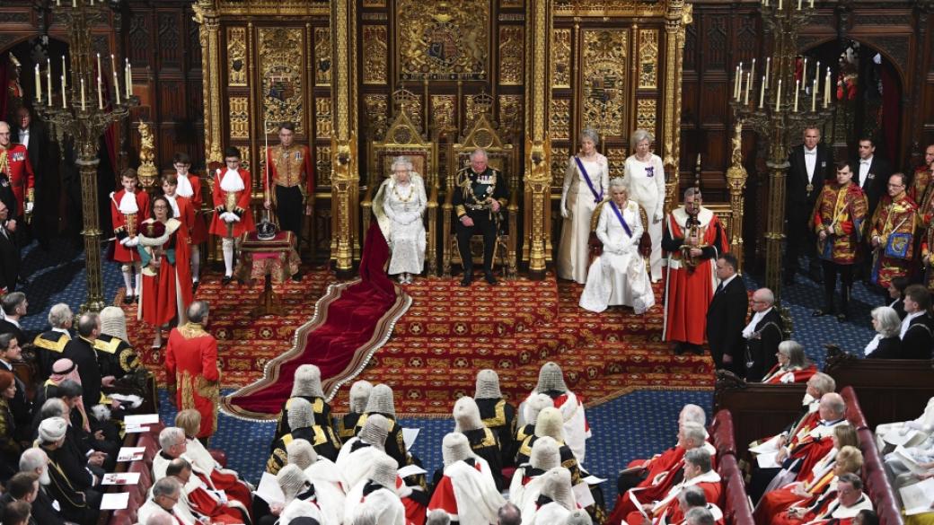 Кралица Елизабет II откри новата сесия на британския парламент