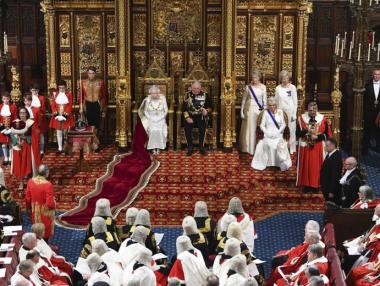 Кралица Елизабет II откри новата сесия на британския парламент