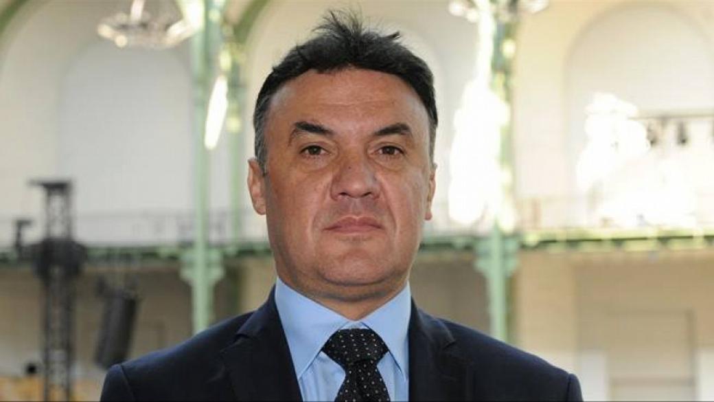 Борислав Михайлов няма да подава оставка
