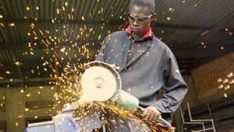 Американските фабрики са в беда, а търговската война е само част от проблема