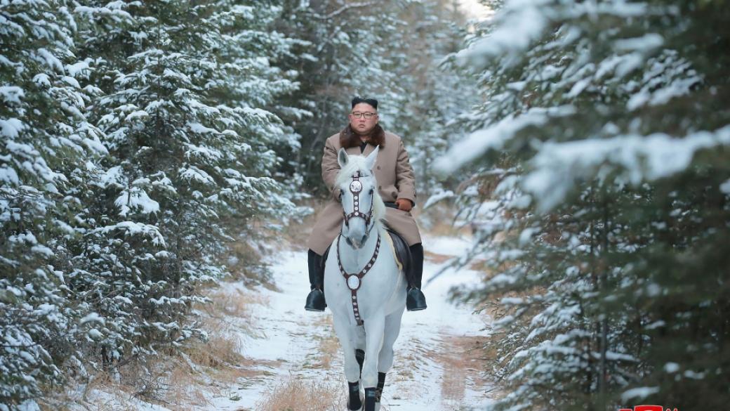 Ким Чен-ун изкачи свещената планина на бял кон