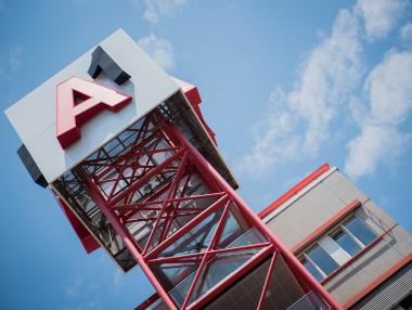 Приходите на А1 България от мобилни услуги растат въпреки по-малкото клиенти