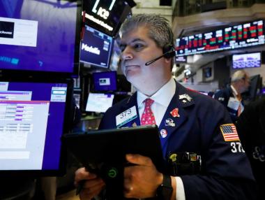 Слаби данни подкопаха Уолстрийт