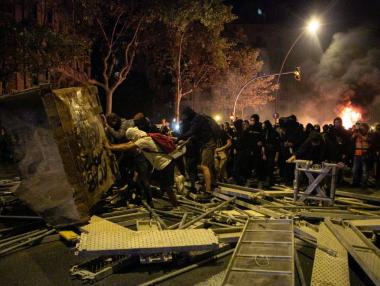 Външно предупреди да не пътуваме до Каталуния без неотложна нужда