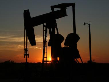 Петролът поевтиня заради лошите икономически данни от Китай