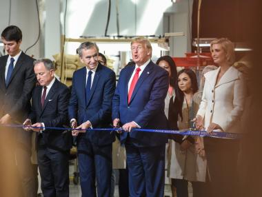 Тръмп и Арно откриха фабрика на Louis Vuitton в Тексас