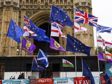 Британският парламент няма да гласува споразумението за Brexit