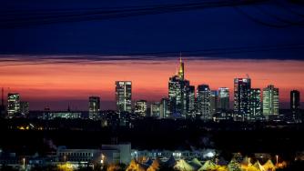 Лоши финансови отчети изпратиха пазарите на червено