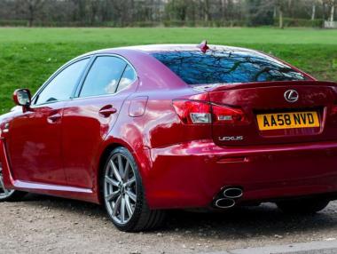 Lexus пуска на пазара първия си електромобил през 2020 г.