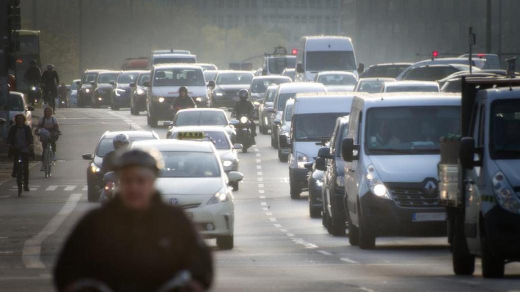 Брюксел забранява колите на бензин и газ от 2035 г.