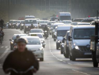 Брюксел забранява колите на бензин и газ от 2035 г.