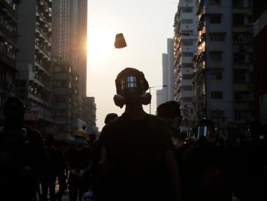 Протестите по света все повече притесняват пазарите