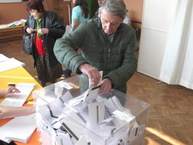 Избирателната активност продължава да е под нивото от 2015 г.