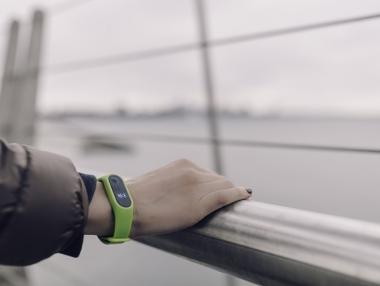 Alphabet с оферта да купи Fitbit