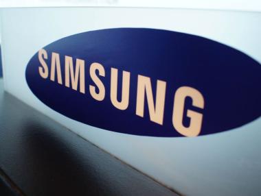 Samsung показа нов дизайн на сгъваем телефон като „мида“