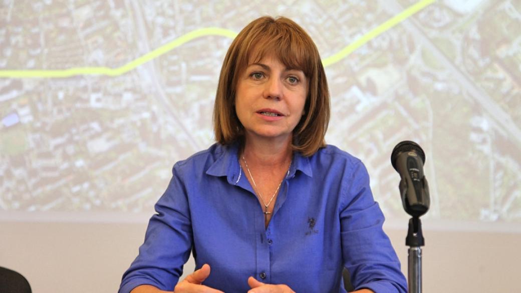 Екзитпол: Фандъкова остава кмет на София