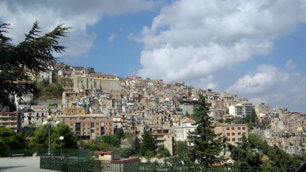 Италиански град подарява изоставени къщи