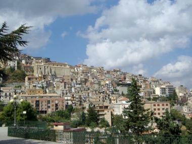 Италиански град подарява изоставени къщи