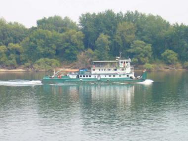 Река Дунав е плавателна край о. Белене само за кораби с газене до 1.80 м