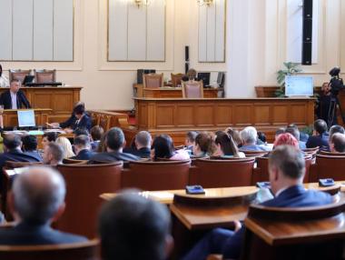 На първо четене: Прехвърлянето на някои акции ще се облага с ДДС