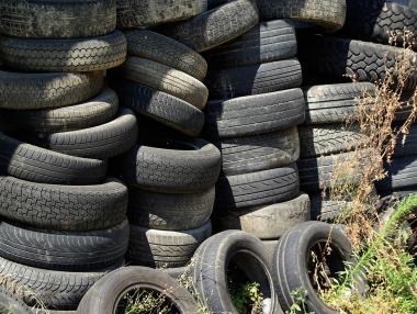 Глобата за нерегламентирано изхвърляне на стари гуми е до 10 хил. лв.