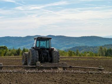 Фермерите ще получат отстъпка от 37 ст. за акциза на литър гориво