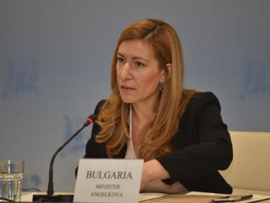 Ангелкова прехвърли на застрахователите отговорността след фалита на Thomas Cook