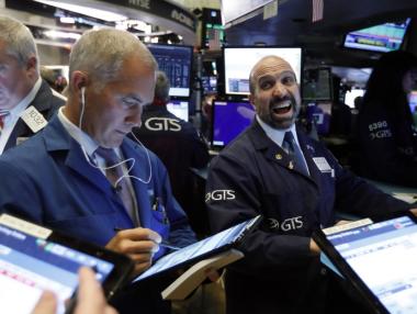 Американските пазари започват седмицата от рекордни върхове