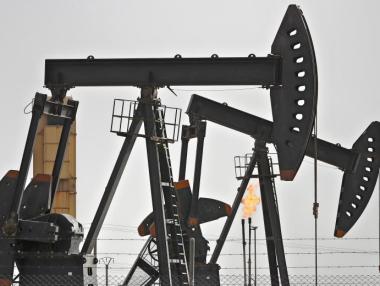 Несигурността от търговската война потопи петрола с над 1%