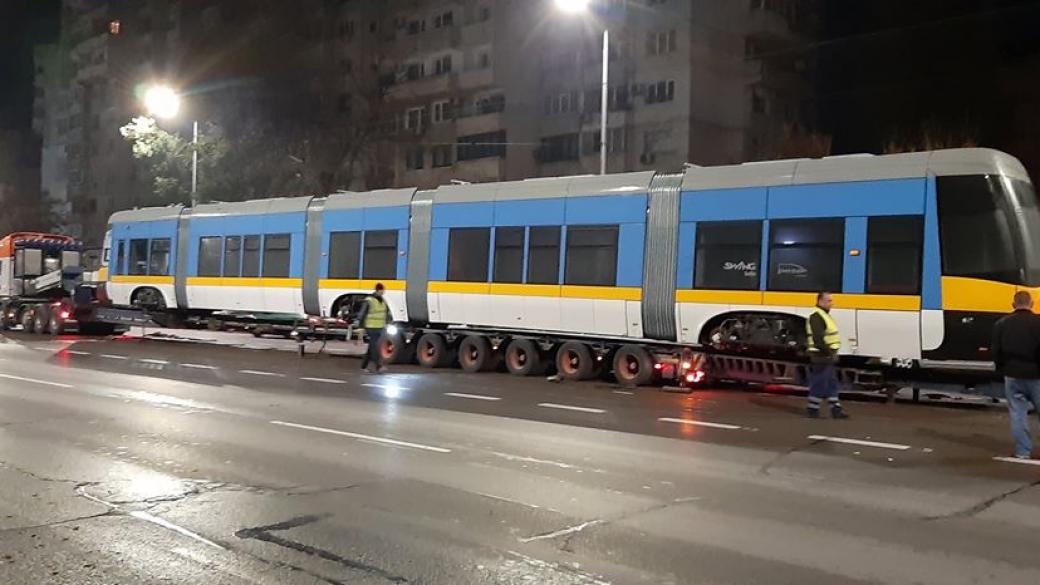 Столична община получи първия нископодов трамвай от общо 13