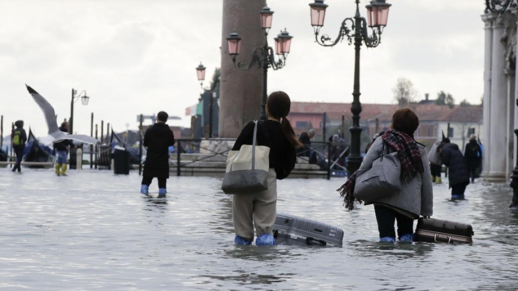 Наводненията във Венеция се доближиха до исторически рекорд