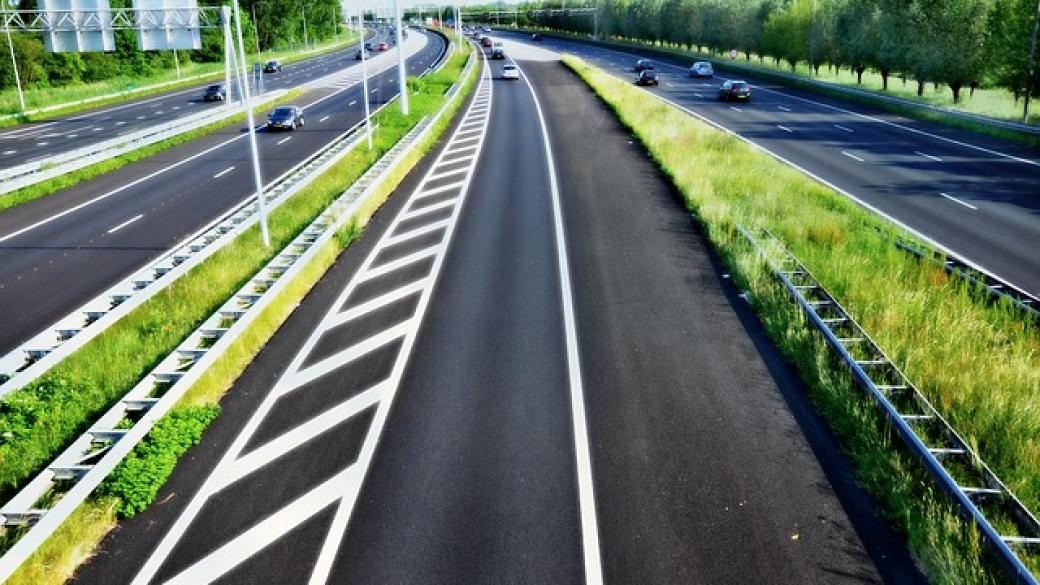 Холандия ограничава скоростта по магистралите до 100 км/ч