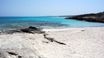 Един от най-красивите италиански плажове въвежда такса „вход“