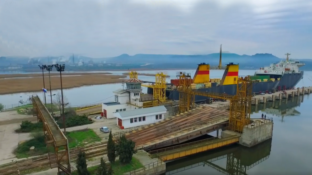 Фериботният комплекс-Варна от години работи незаконно