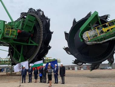 „Мини Марица-изток“ купи два многокофови багера