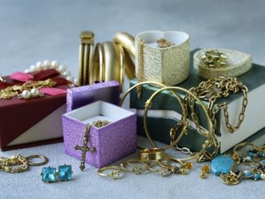 Да инвестираме ли в златни и сребърни бижута?