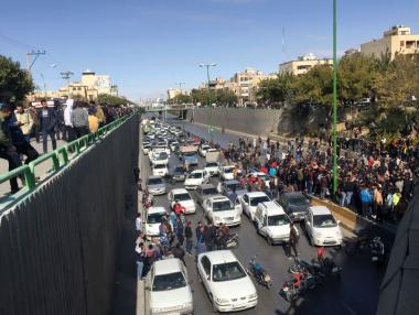 Иранските власти спряха интернета в страната заради протестите
