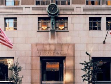 LVMH повиши офертата си за Tiffany до почти $16 млрд.